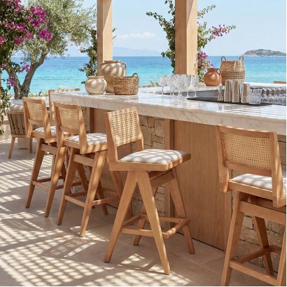 Σκαμπό bar Winslow pakoworld ξύλο rubberwood ανοικτό καρυδί-pvc rattan φυσικό-ύφασμα γκρι 44.5x46x98εκ Σκαμπό bar Winslow pakoworld ξύλο rubberwood ανοικτό καρυδί-pvc rattan φυσικό-ύφασμα γκρι 44.5x46x98εκ
