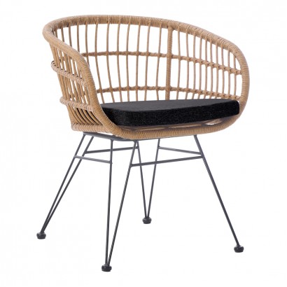 Πολυθρόνα Naoki pakoworld με μαξιλάρι pe rattan σε φυσική απόχρωση και μαύρα μεταλλικά πόδια 63x61x79εκ
